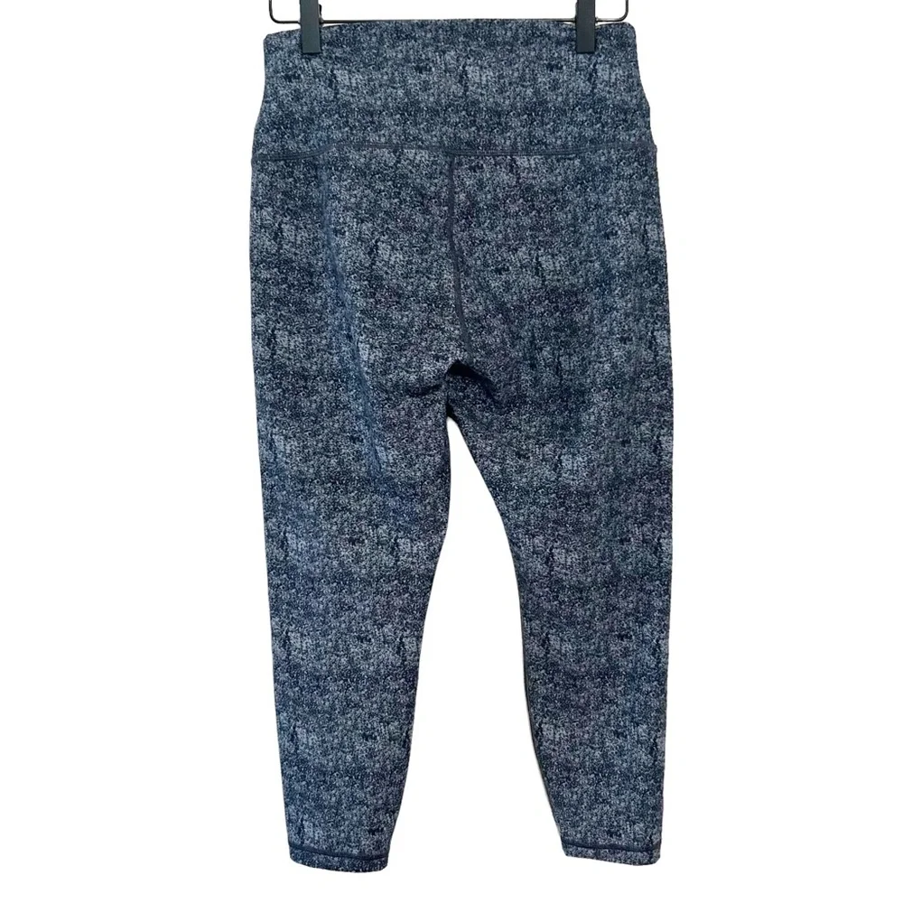 Peloton Cadence Active Workout Capri Leggings Women’s SZ Large in Blue Print - Picture 5 of 7